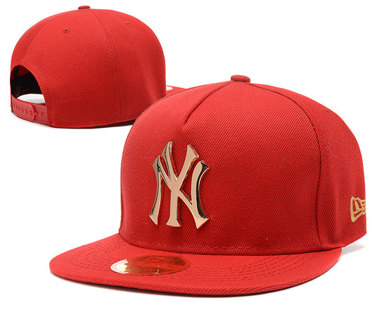Les casquettes New Era unisexe sont une référence incontournable pour ceux qui recherchent un accessoire à la fois tendance et fonctionnel.
