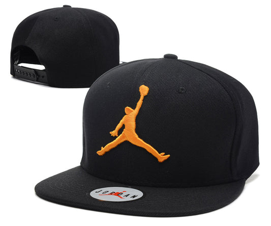 Les casquettes air Jordan incarnent l’héritage de la légende Michael Jordan, offrant un mélange parfait entre performance et style urbain.