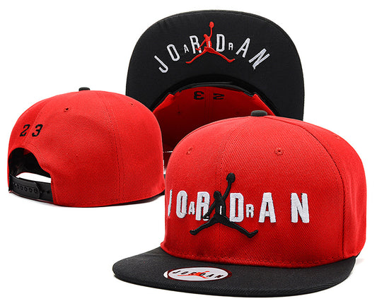 Les casquettes air Jordan incarnent l’héritage de la légende Michael Jordan, offrant un mélange parfait entre performance et style urbain.