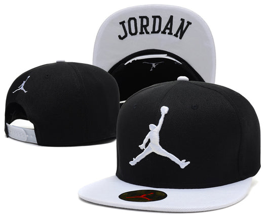 Les casquettes air Jordan incarnent l’héritage de la légende Michael Jordan, offrant un mélange parfait entre performance et style urbain.
