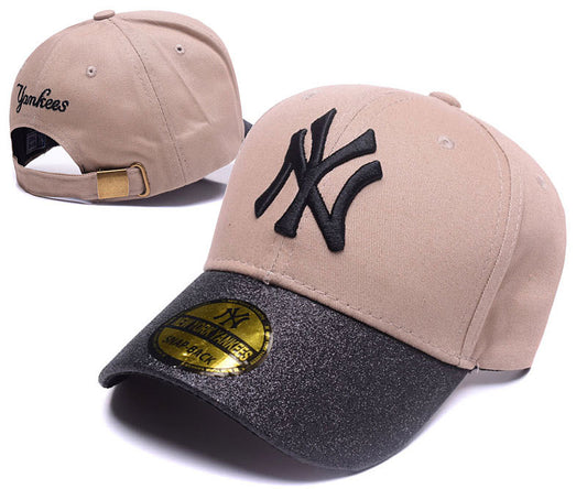 Les casquettes New Era unisexe sont une référence incontournable pour ceux qui recherchent un accessoire à la fois tendance et fonctionnel.
