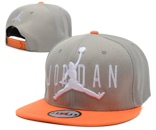 Les casquettes air Jordan incarnent l’héritage de la légende Michael Jordan, offrant un mélange parfait entre performance et style urbain.