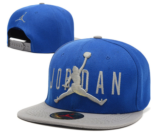 Les casquettes air Jordan incarnent l’héritage de la légende Michael Jordan, offrant un mélange parfait entre performance et style urbain.