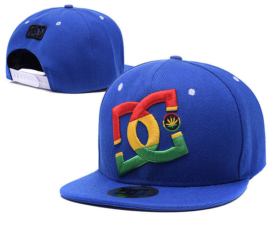 Les casquettes snapback unisexe combinent parfaitement un design moderne et une fonctionnalité optimale, idéales pour un look sportif et urbain.