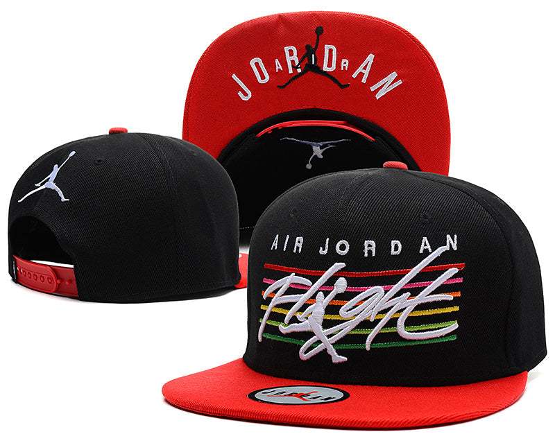 Les casquettes air Jordan incarnent l’héritage de la légende Michael Jordan, offrant un mélange parfait entre performance et style urbain.