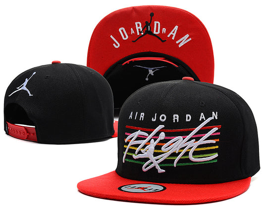 Les casquettes air Jordan incarnent l’héritage de la légende Michael Jordan, offrant un mélange parfait entre performance et style urbain.
