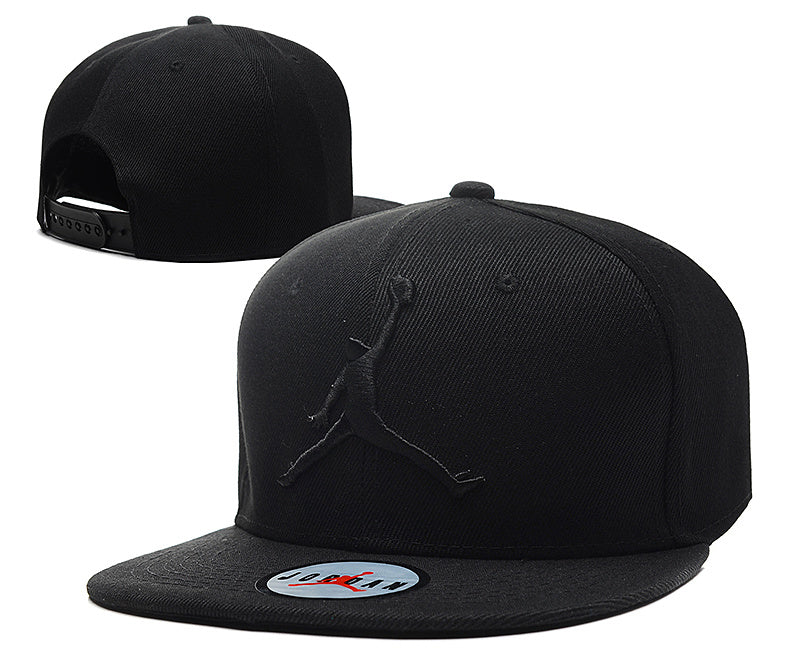 Les casquettes air Jordan incarnent l’héritage de la légende Michael Jordan, offrant un mélange parfait entre performance et style urbain.