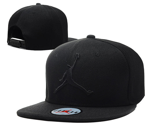 Les casquettes air Jordan incarnent l’héritage de la légende Michael Jordan, offrant un mélange parfait entre performance et style urbain.