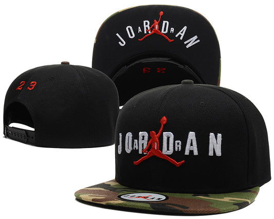 Les casquettes air Jordan incarnent l’héritage de la légende Michael Jordan, offrant un mélange parfait entre performance et style urbain.