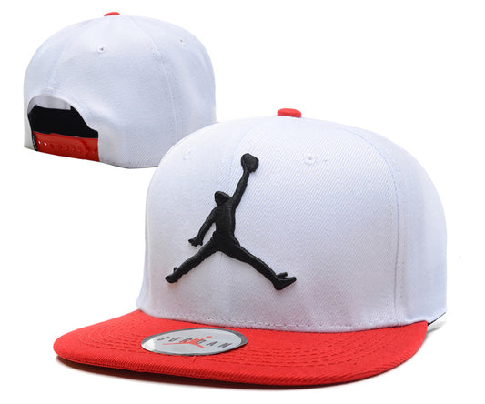 Les casquettes air Jordan incarnent l’héritage de la légende Michael Jordan, offrant un mélange parfait entre performance et style urbain.