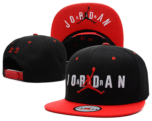 Les casquettes air Jordan incarnent l’héritage de la légende Michael Jordan, offrant un mélange parfait entre performance et style urbain.