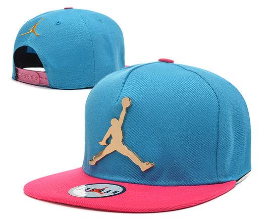 Les casquettes air Jordan incarnent l’héritage de la légende Michael Jordan, offrant un mélange parfait entre performance et style urbain.