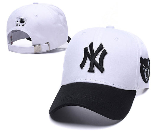 Les casquettes New Era unisexe sont une référence incontournable pour ceux qui recherchent un accessoire à la fois tendance et fonctionnel.