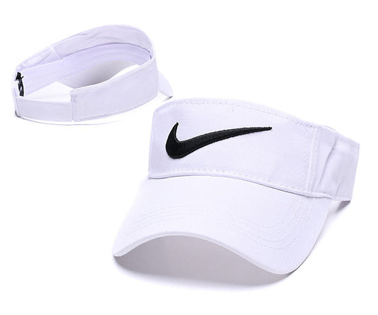 Les casquettes snapback Nike combinent parfaitement un design moderne et une fonctionnalité optimale, idéales pour un look sportif et urbain.