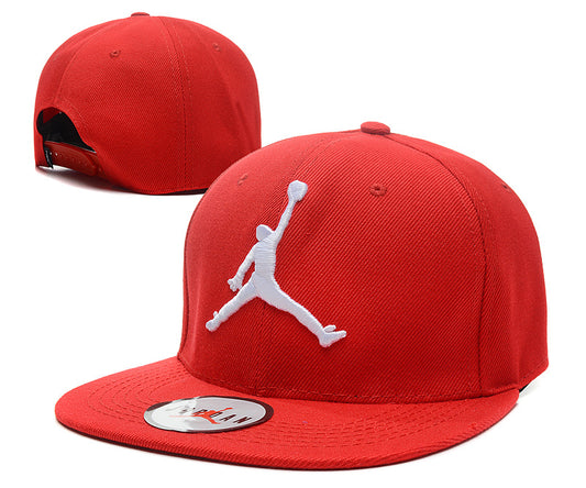 Les casquettes air Jordan incarnent l’héritage de la légende Michael Jordan, offrant un mélange parfait entre performance et style urbain.