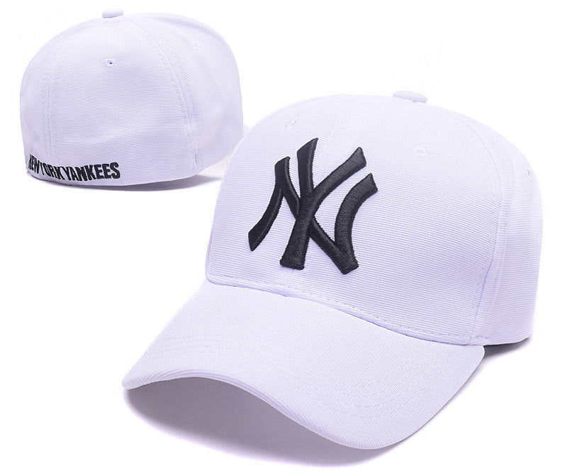 Les casquettes New Era unisexe sont une référence incontournable pour ceux qui recherchent un accessoire à la fois tendance et fonctionnel.