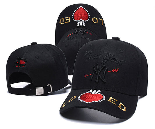 Les casquettes New Era unisexe sont une référence incontournable pour ceux qui recherchent un accessoire à la fois tendance et fonctionnel.