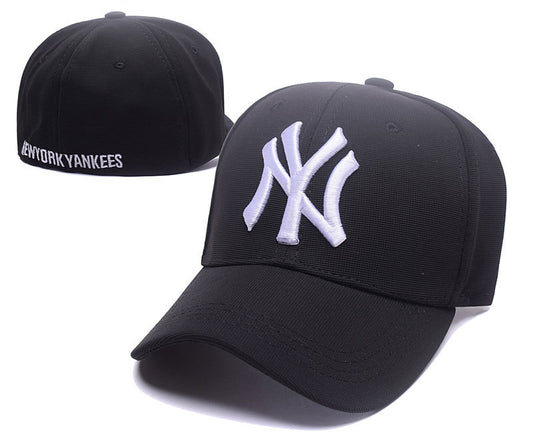 Les casquettes New Era unisexe sont une référence incontournable pour ceux qui recherchent un accessoire à la fois tendance et fonctionnel.