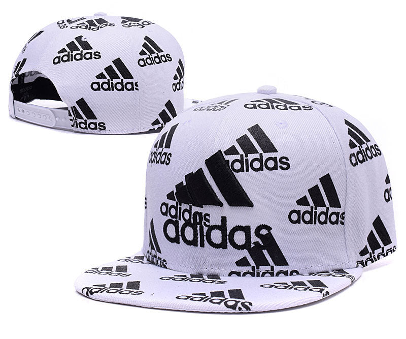 Les casquettes snapback adidas combinent parfaitement un design moderne et une fonctionnalité optimale, idéales pour un look sportif et urbain.