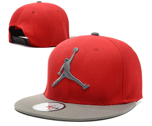 Les casquettes air Jordan incarnent l’héritage de la légende Michael Jordan, offrant un mélange parfait entre performance et style urbain.