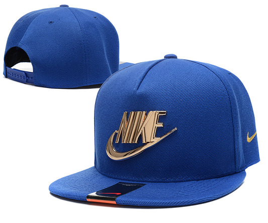 Les casquettes snapback Nike combinent parfaitement un design moderne et une fonctionnalité optimale, idéales pour un look sportif et urbain.
