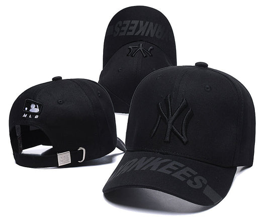 Les casquettes New Era unisexe sont une référence incontournable pour ceux qui recherchent un accessoire à la fois tendance et fonctionnel.