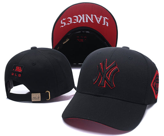 Les casquettes New Era unisexe sont une référence incontournable pour ceux qui recherchent un accessoire à la fois tendance et fonctionnel.