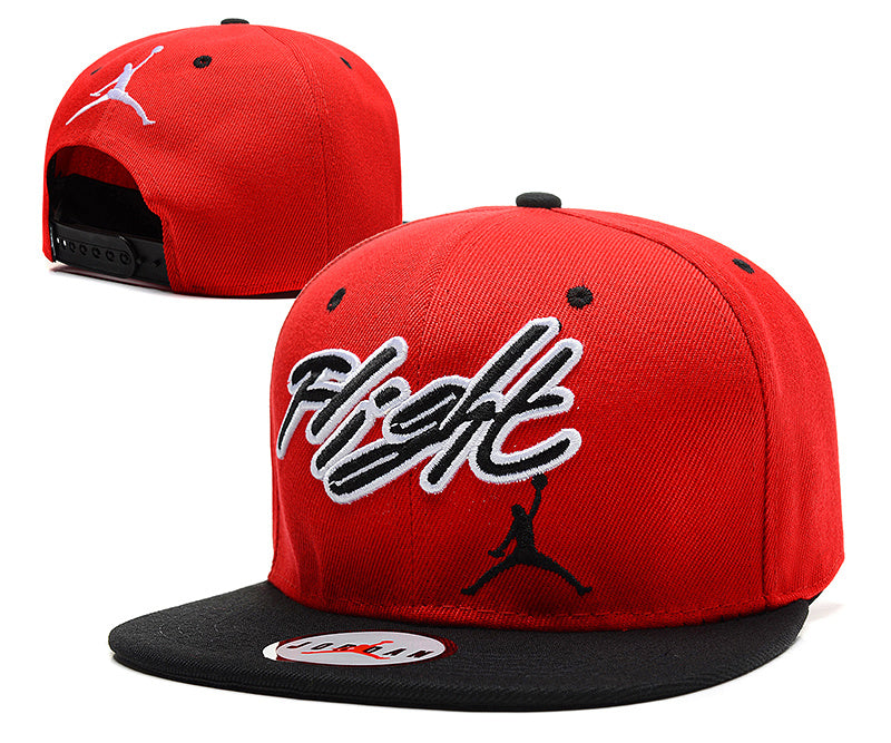 Les casquettes air Jordan incarnent l’héritage de la légende Michael Jordan, offrant un mélange parfait entre performance et style urbain.
