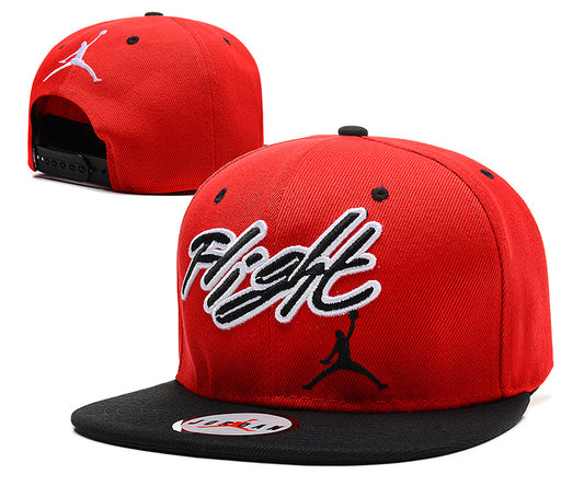 Les casquettes air Jordan incarnent l’héritage de la légende Michael Jordan, offrant un mélange parfait entre performance et style urbain.