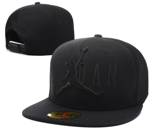 Les casquettes air Jordan incarnent l’héritage de la légende Michael Jordan, offrant un mélange parfait entre performance et style urbain.