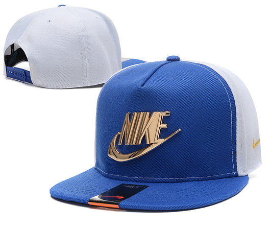 Les casquettes snapback Nike combinent parfaitement un design moderne et une fonctionnalité optimale, idéales pour un look sportif et urbain.