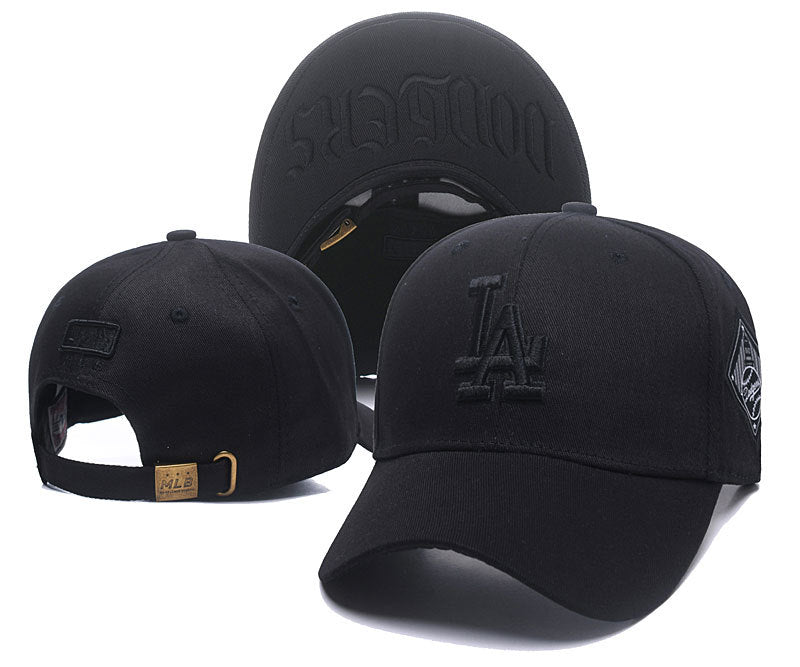 Les casquettes New Era unisexe sont une référence.

 incontournable pour ceux qui recherchent un accessoire à la fois tendance et fonctionnel.

En plus, leur design emblématique, associé à des matériaux de qualité.
