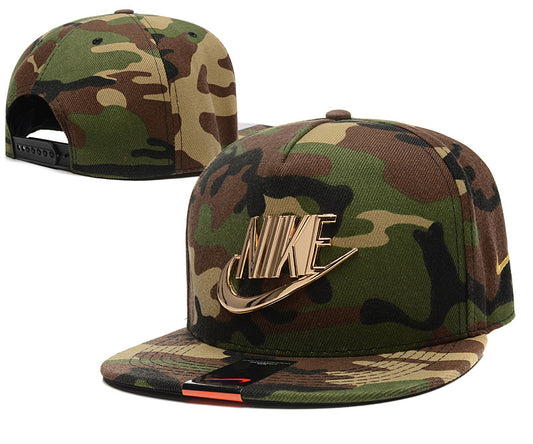 Les casquettes snapback Nike combinent parfaitement un design moderne et une fonctionnalité optimale, idéales pour un look sportif et urbain.