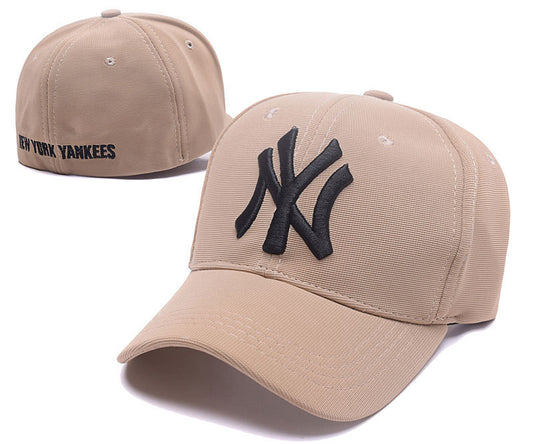 Les casquettes New Era unisexe sont une référence.

 incontournable pour ceux qui recherchent un accessoire à la fois tendance et fonctionnel.

En plus, leur design emblématique, associé à des matériaux de qualité.