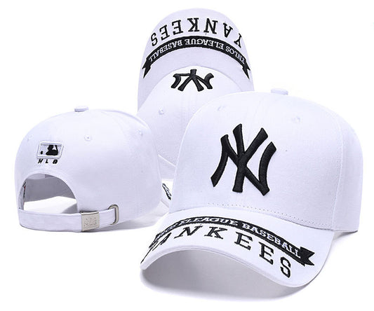 Les casquettes New Era unisexe sont une référence.

 incontournable pour ceux qui recherchent un accessoire à la fois tendance et fonctionnel.

En plus, leur design emblématique, associé à des matériaux de qualité.