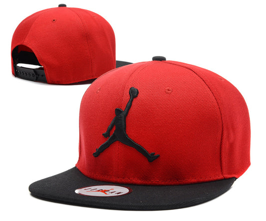 Les casquettes air Jordan incarnent l’héritage de la légende Michael Jordan, offrant un mélange parfait entre performance et style urbain.