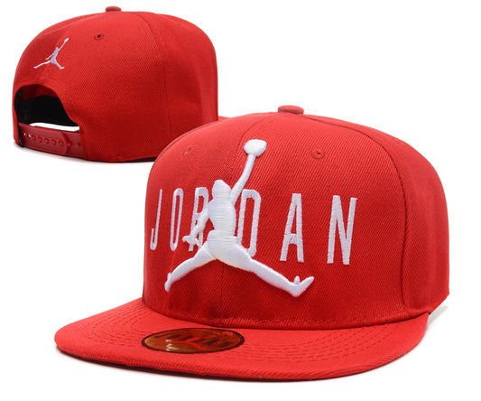 Les casquettes air Jordan incarnent l’héritage de la légende Michael Jordan, offrant un mélange parfait entre performance et style urbain.