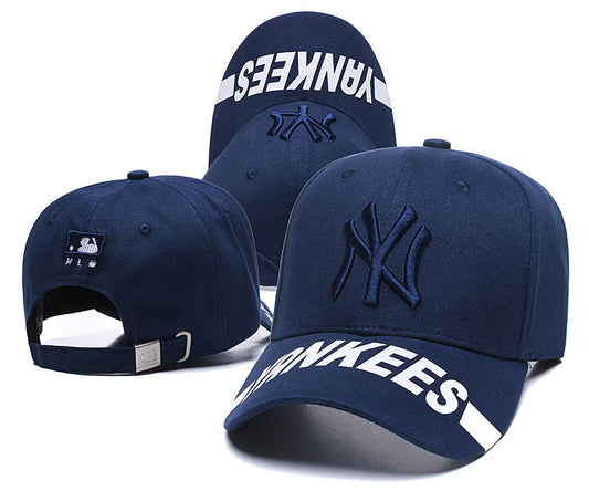 Les casquettes New Era unisexe sont une référence.

 incontournable pour ceux qui recherchent un accessoire à la fois tendance et fonctionnel.

En plus, leur design emblématique, associé à des matériaux de qualité.