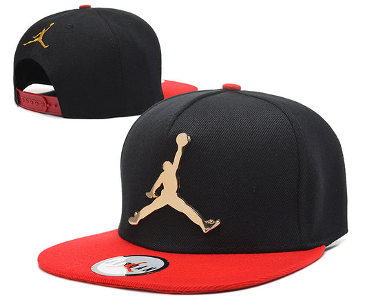 Les casquettes air Jordan incarnent l’héritage de la légende Michael Jordan, offrant un mélange parfait entre performance et style urbain.