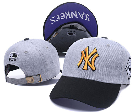 Les casquettes New Era unisexe sont une référence.

 incontournable pour ceux qui recherchent un accessoire à la fois tendance et fonctionnel.

En plus, leur design emblématique, associé à des matériaux de qualité.