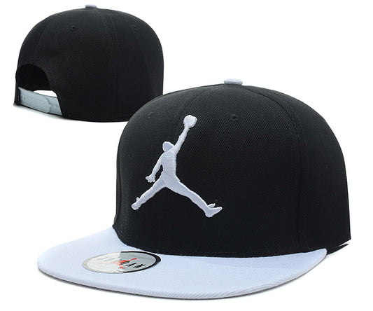 Les casquettes air Jordan incarnent l’héritage de la légende Michael Jordan, offrant un mélange parfait entre performance et style urbain.