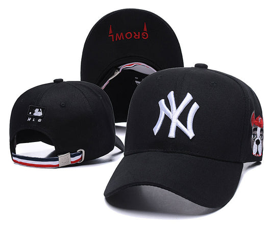 Les casquettes New Era unisexe sont une référence.

 incontournable pour ceux qui recherchent un accessoire à la fois tendance et fonctionnel.

En plus, leur design emblématique, associé à des matériaux de qualité.