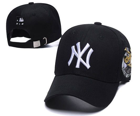 Les casquettes New Era unisexe sont une référence.

 incontournable pour ceux qui recherchent un accessoire à la fois tendance et fonctionnel.

En plus, leur design emblématique, associé à des matériaux de qualité.