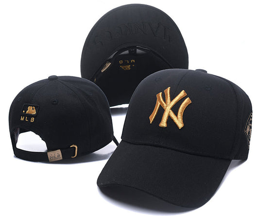 Les casquettes New Era unisexe sont une référence.

 incontournable pour ceux qui recherchent un accessoire à la fois tendance et fonctionnel.

En plus, leur design emblématique, associé à des matériaux de qualité.