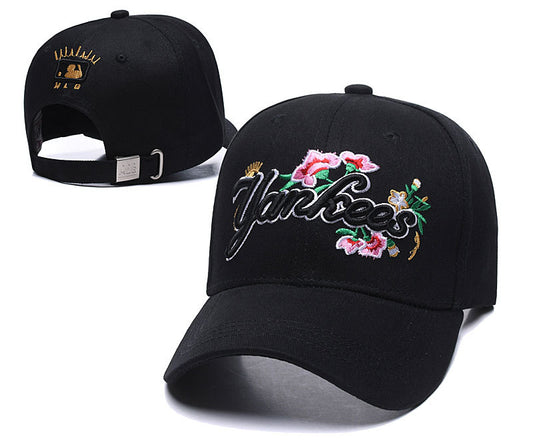 Les casquettes New Era unisexe sont une référence.

 incontournable pour ceux qui recherchent un accessoire à la fois tendance et fonctionnel.

En plus, leur design emblématique, associé à des matériaux de qualité.