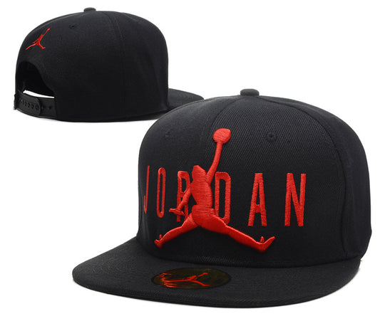 Les casquettes air Jordan incarnent l’héritage de la légende Michael Jordan, offrant un mélange parfait entre performance et style urbain.