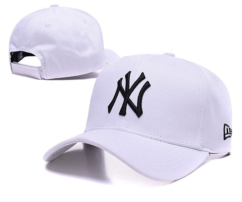 Les casquettes New Era unisexe sont une référence incontournable pour ceux qui recherchent un accessoire à la fois tendance et fonctionnel.