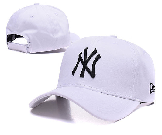 Les casquettes New Era unisexe sont une référence incontournable pour ceux qui recherchent un accessoire à la fois tendance et fonctionnel.