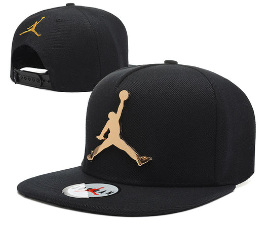 Les casquettes air Jordan incarnent l’héritage de la légende Michael Jordan, offrant un mélange parfait entre performance et style urbain.