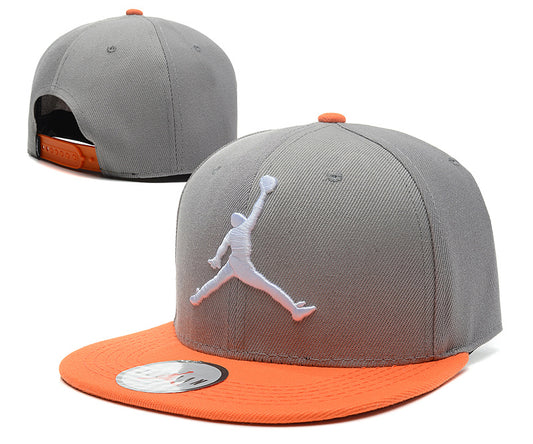 Les casquettes air Jordan incarnent l’héritage de la légende Michael Jordan, offrant un mélange parfait entre performance et style urbain.